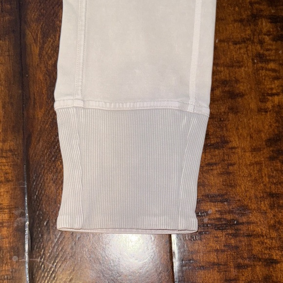 Lululemon sz 4 tan Leggings - Picture 2 of 5